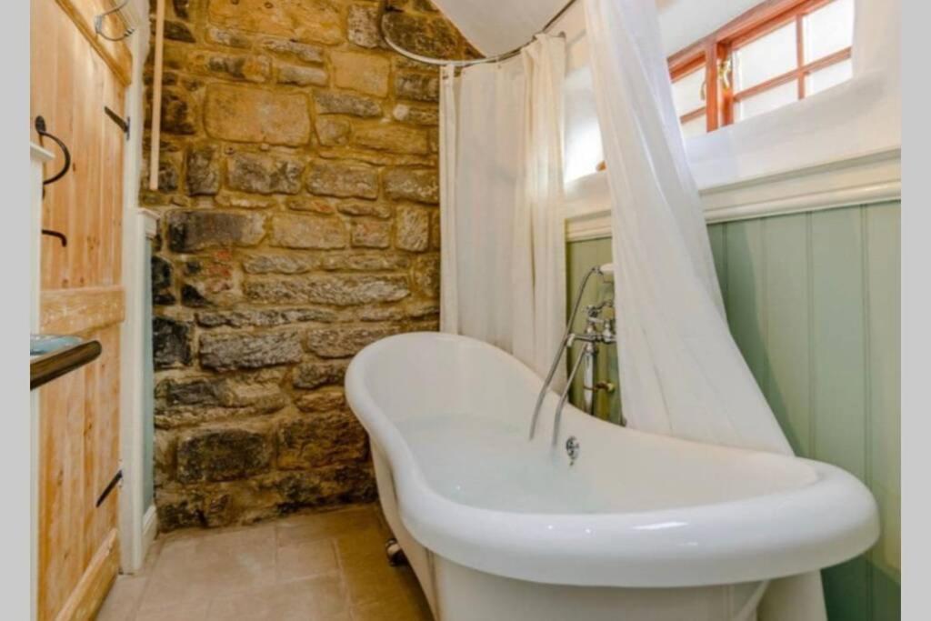 Villa The Cow House - In The Heart Of Whitby Extérieur photo